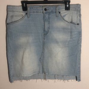 Universal Thread Light Wash Jean Skirt Frayed Hem